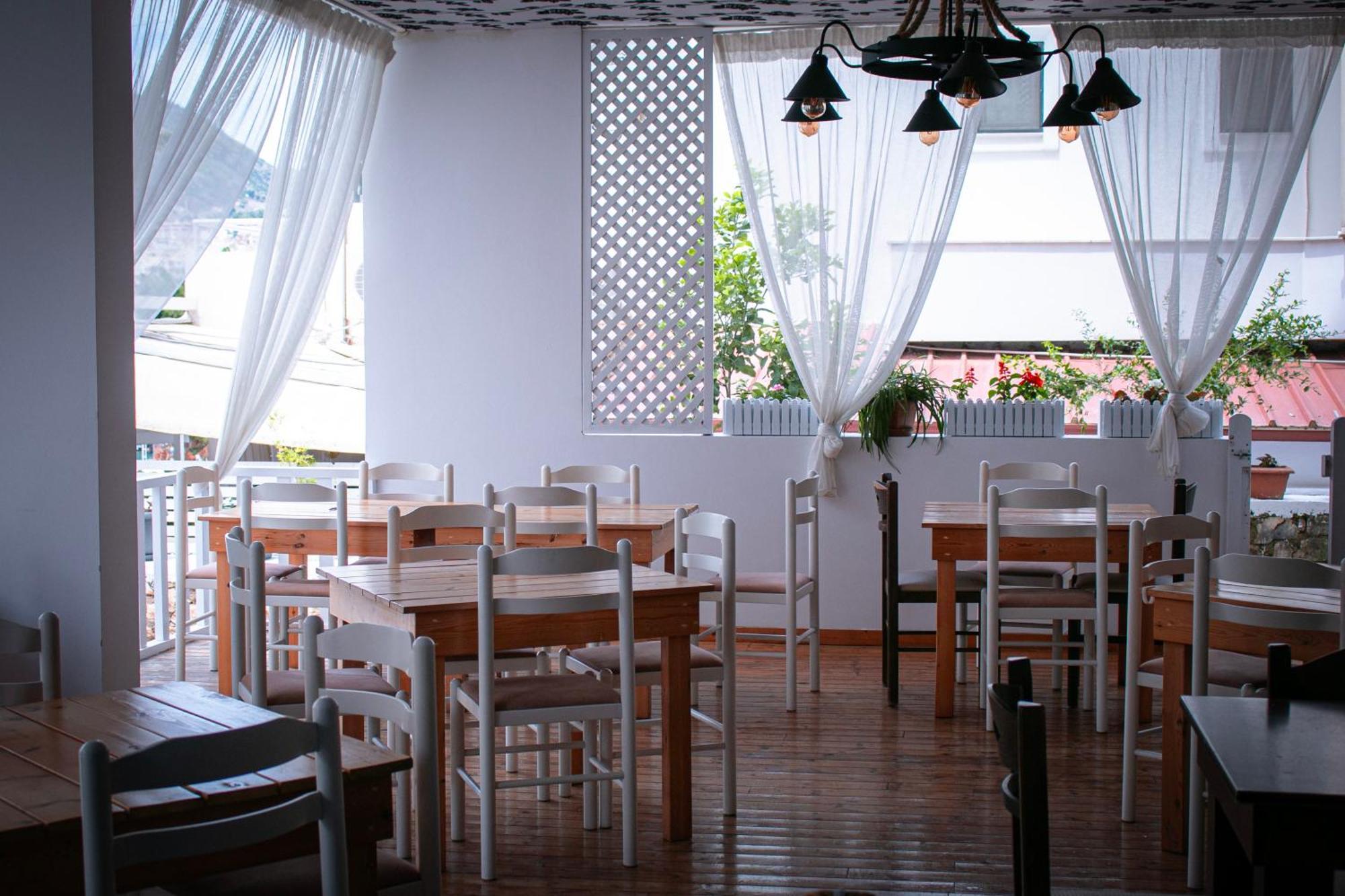 Hotel Fron Sarande Ngoại thất bức ảnh