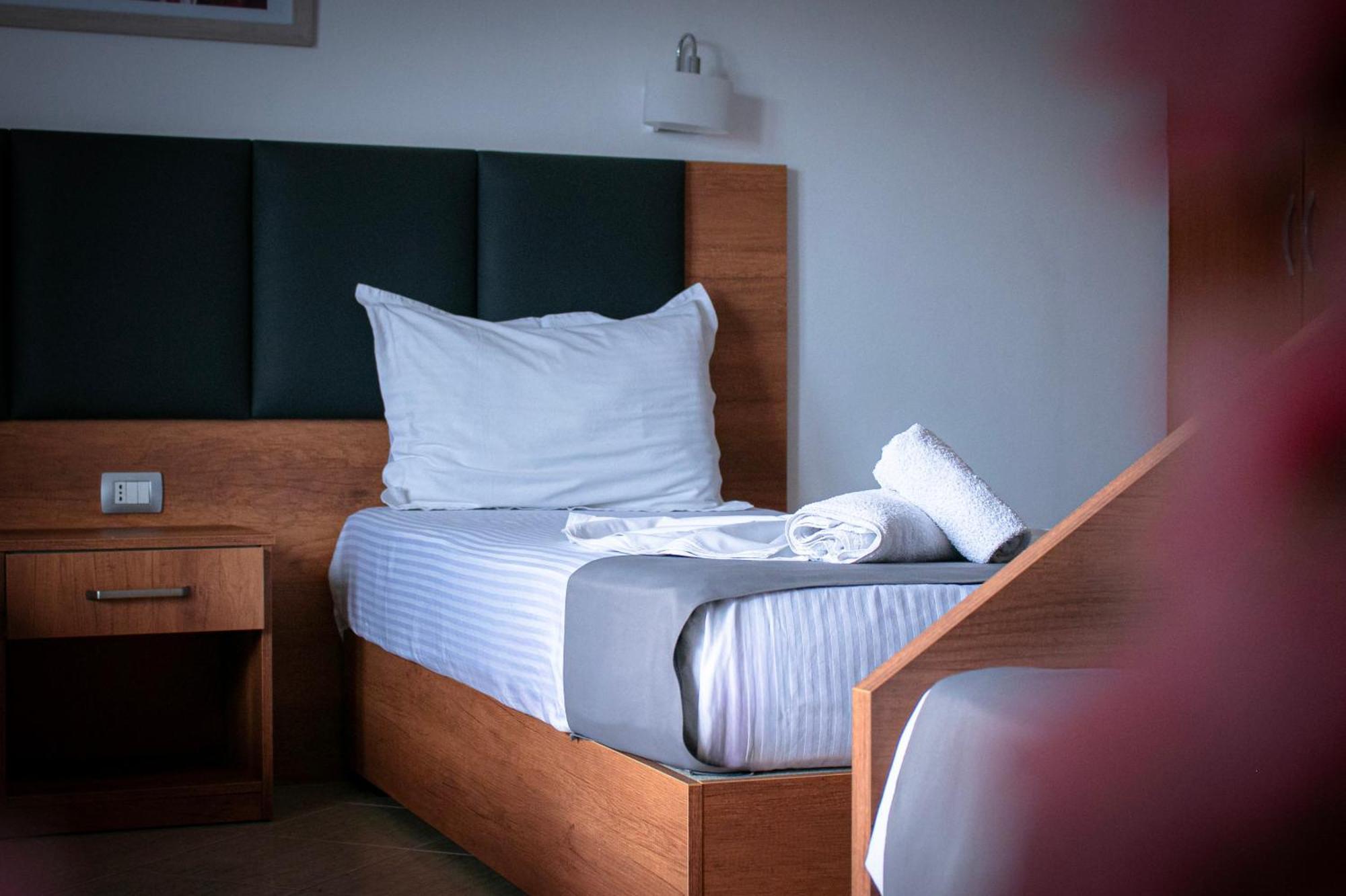 Hotel Fron Sarande Ngoại thất bức ảnh