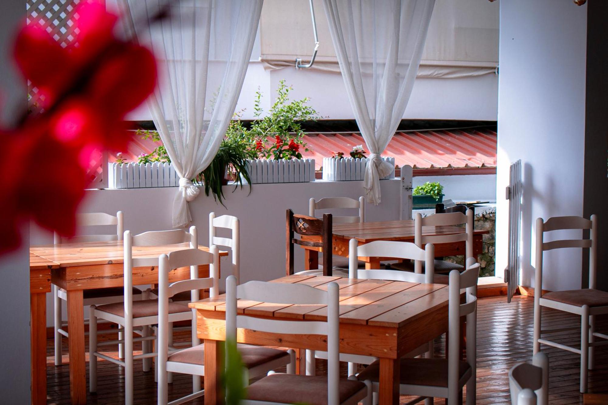 Hotel Fron Sarande Ngoại thất bức ảnh