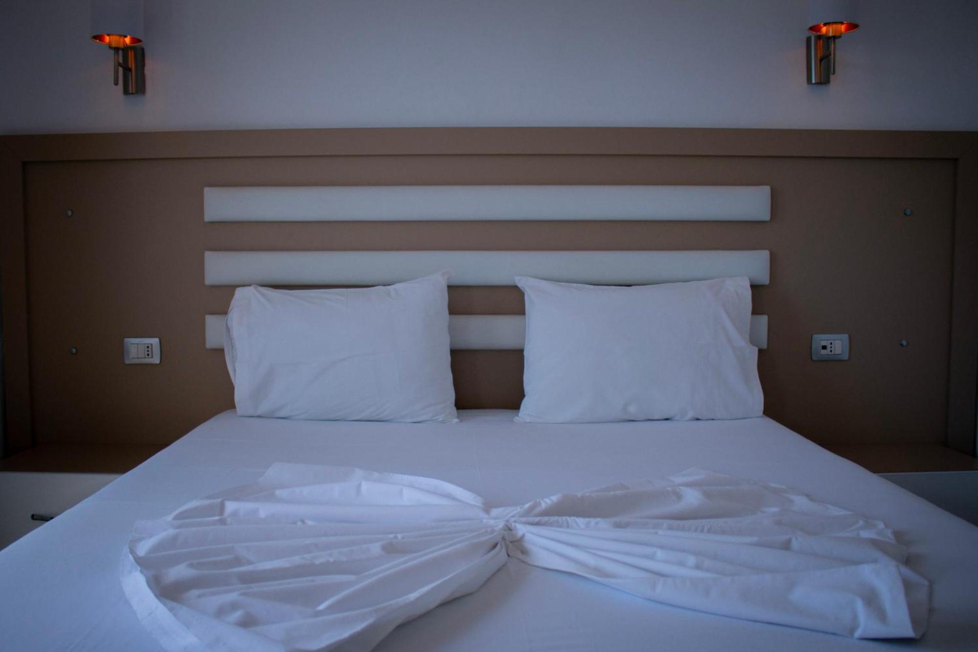 Hotel Fron Sarande Ngoại thất bức ảnh