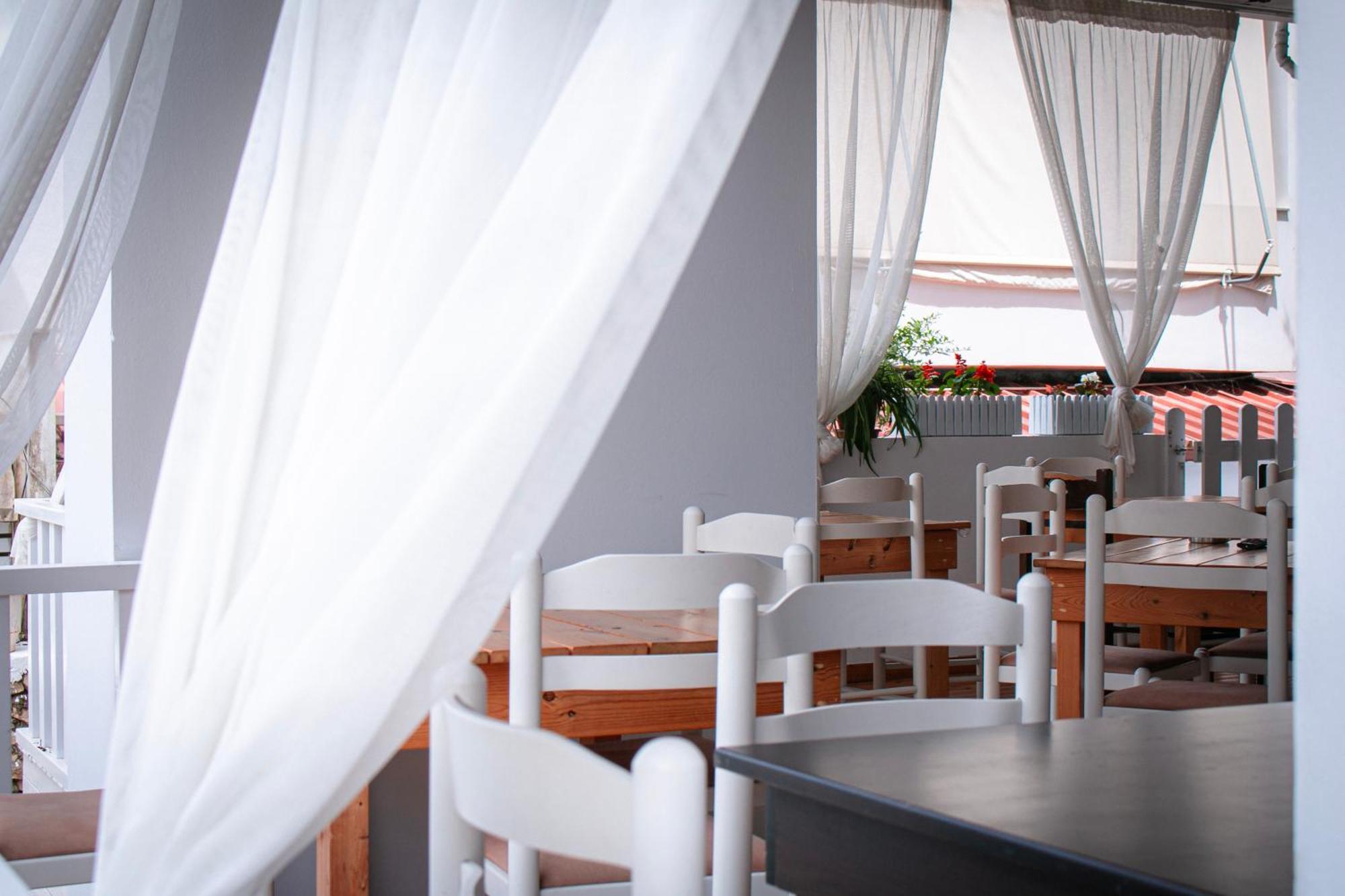 Hotel Fron Sarande Ngoại thất bức ảnh