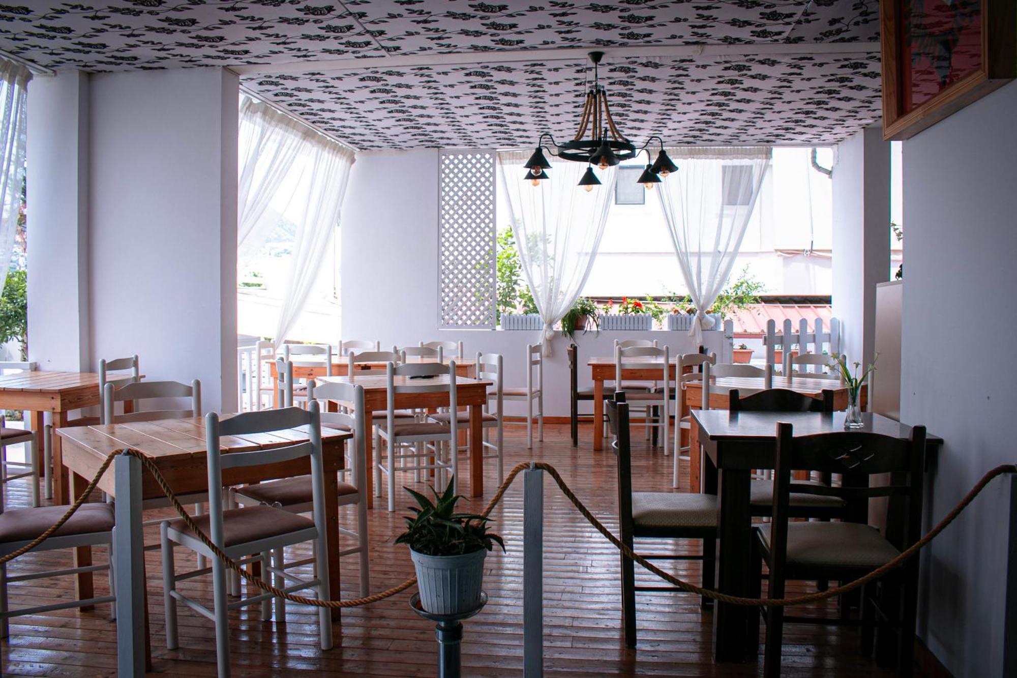 Hotel Fron Sarande Ngoại thất bức ảnh